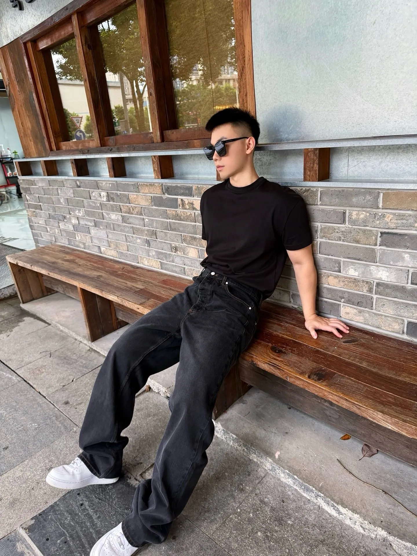 Louis Vuitton/Louis Vuitton back pocket embroidered skateboard jeans